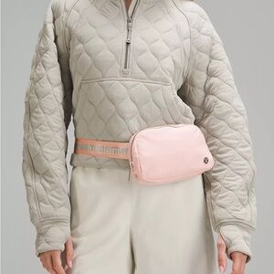 👜 NWT LULULEMON Everywhere Belt Bag, Pink